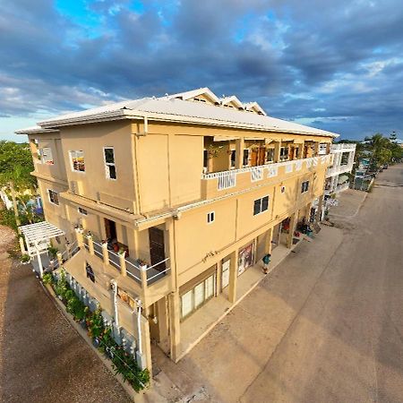 Louis' Apartments Placencia Εξωτερικό φωτογραφία