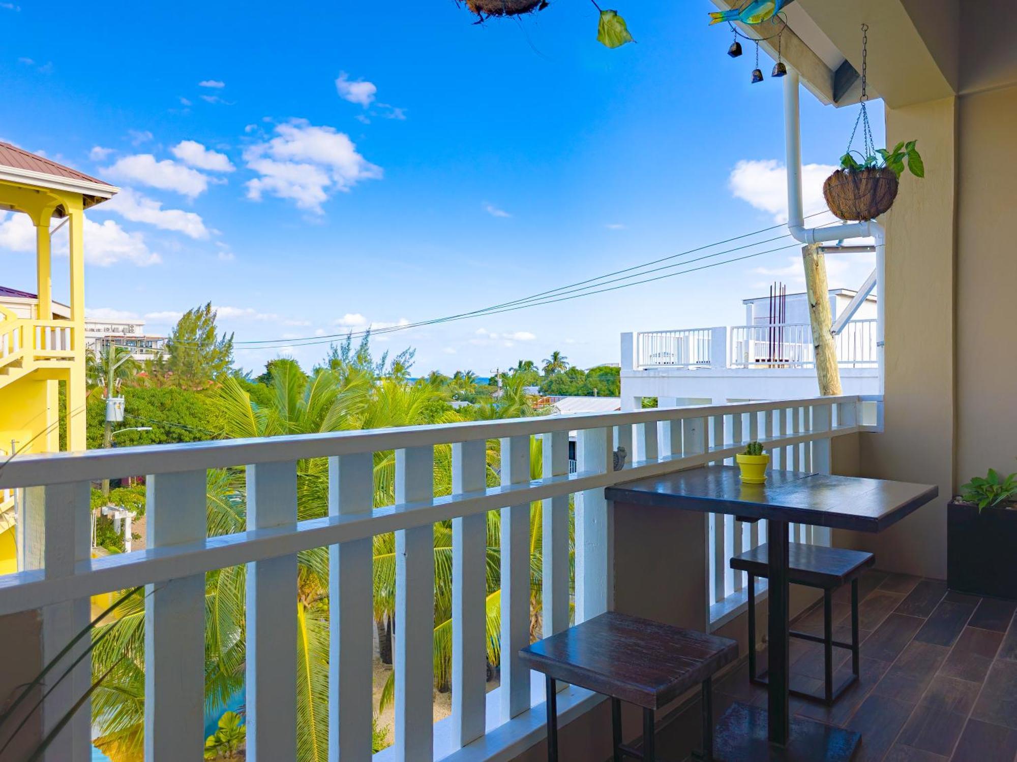 Louis' Apartments Placencia Εξωτερικό φωτογραφία