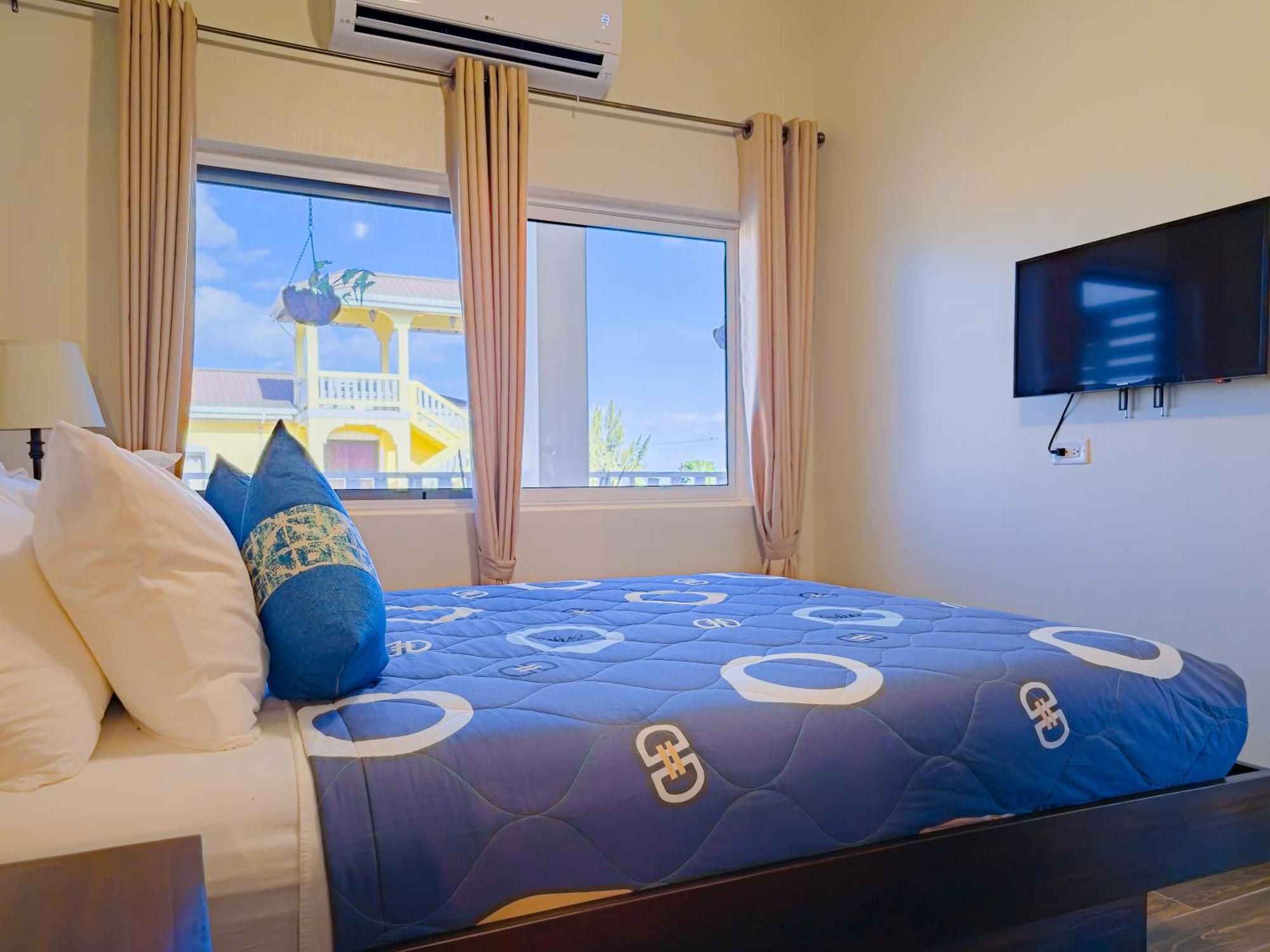 Louis' Apartments Placencia Εξωτερικό φωτογραφία