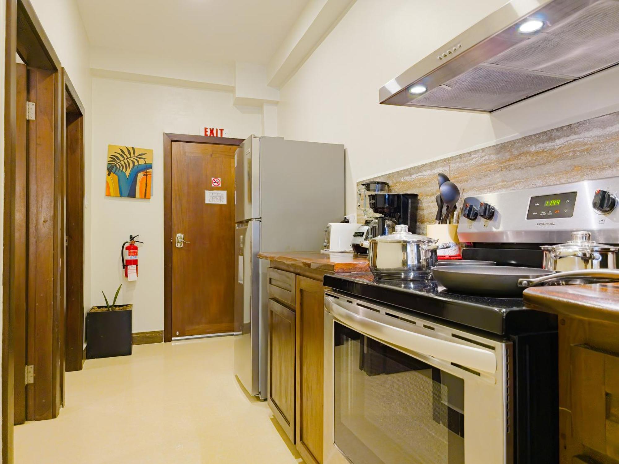 Louis' Apartments Placencia Εξωτερικό φωτογραφία