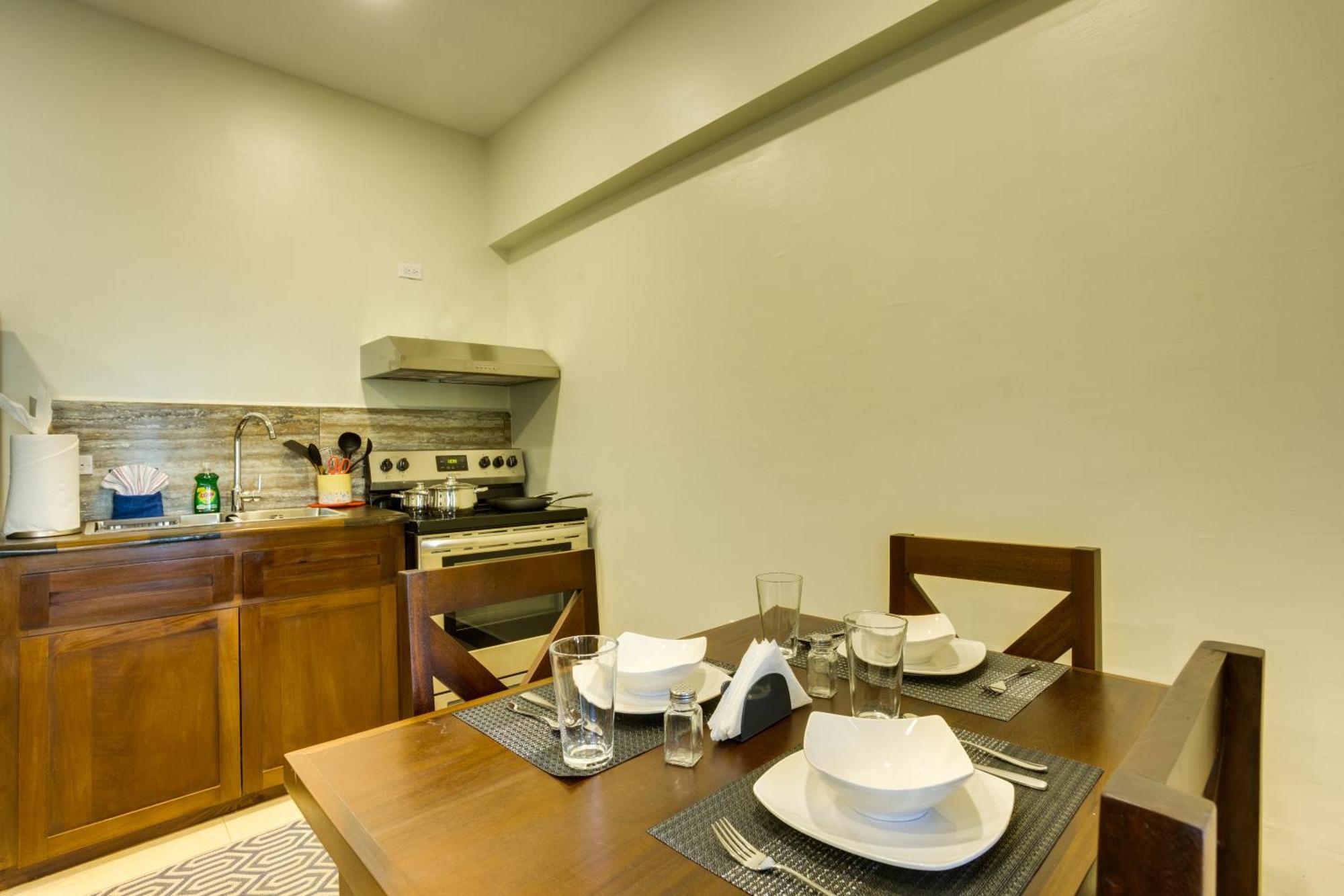 Louis' Apartments Placencia Εξωτερικό φωτογραφία