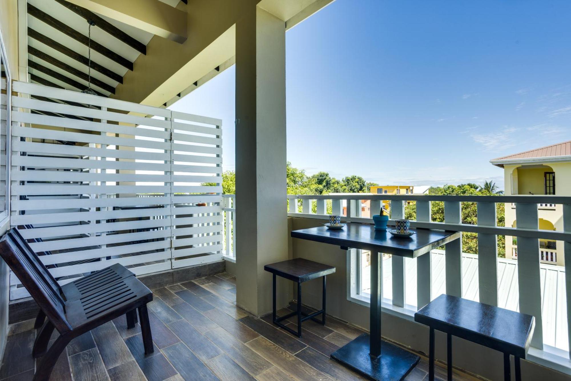 Louis' Apartments Placencia Εξωτερικό φωτογραφία