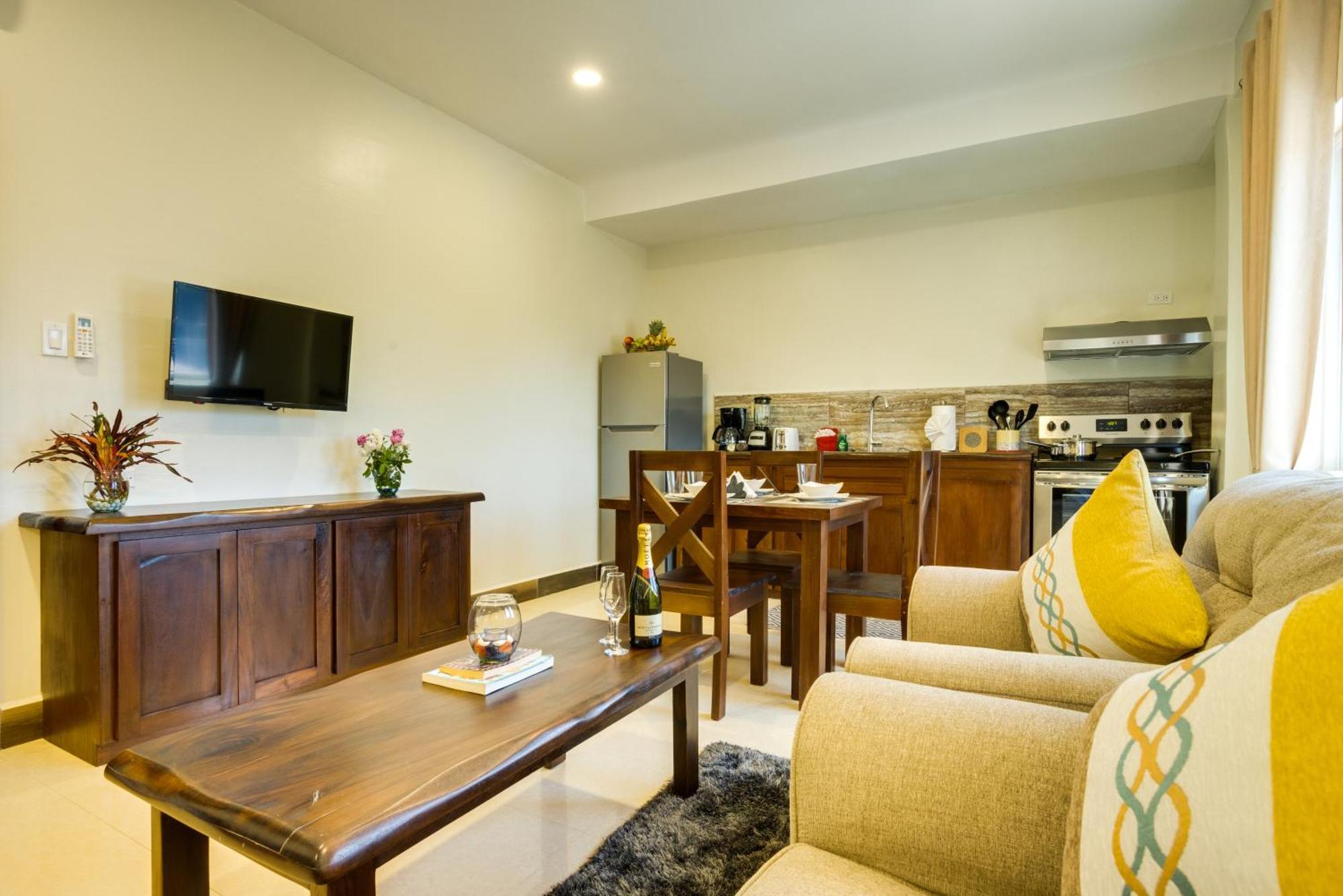 Louis' Apartments Placencia Εξωτερικό φωτογραφία