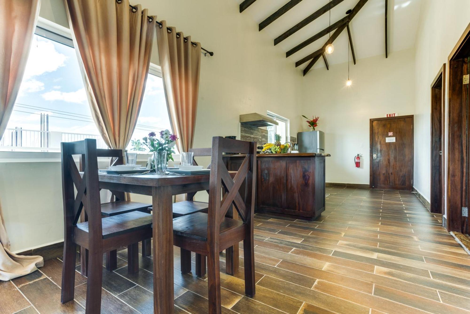 Louis' Apartments Placencia Εξωτερικό φωτογραφία